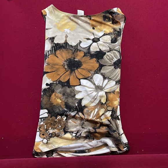 Caché Low Cut Top - Picture 2 of 2